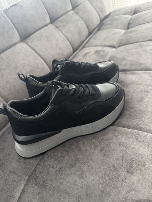 Дамски маратонки удобни и много леки .Тенденц 38 номер