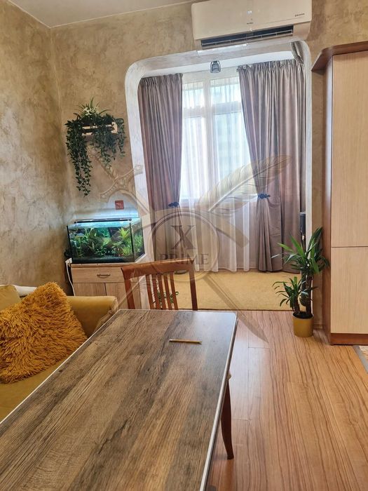 Тристаен апартамент във Възраждане 1 !21893202