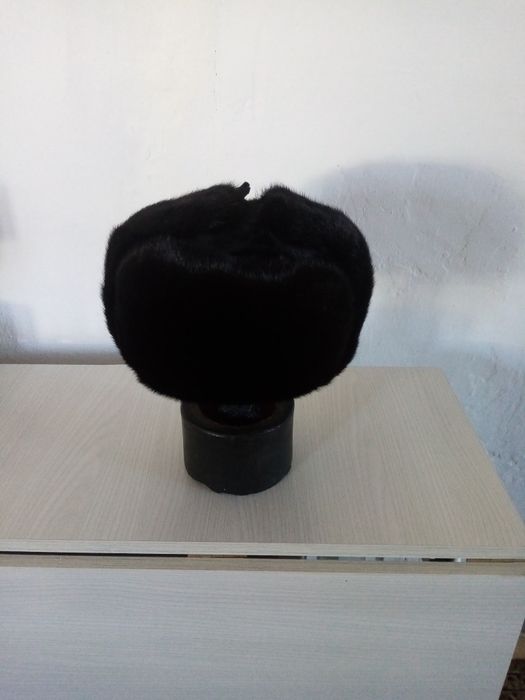 Зимняя мужская шапка