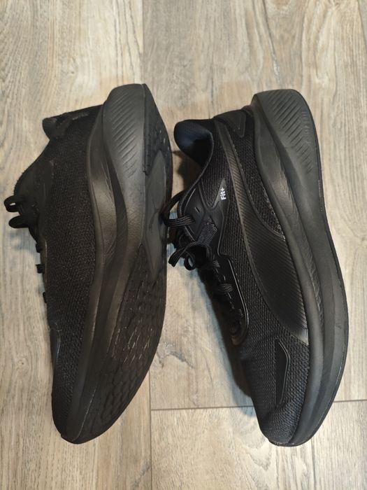 Маратонки puma.  .