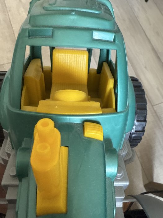 Трактор пластик новый