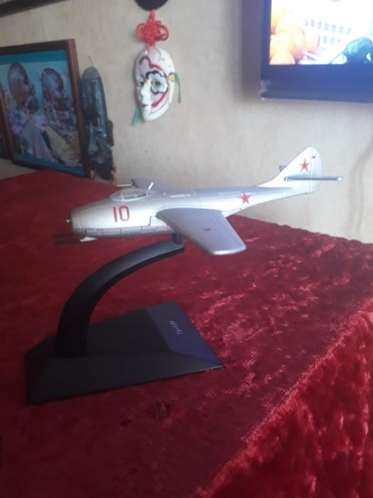 Модели самолётов АИР-1  МИГ-9