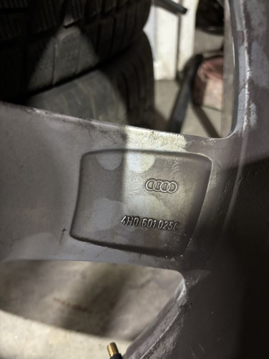 4бр оригинални 19ки Ауди А8 5х112 7,5 ж ет29 с зимни Dunlop 235/50