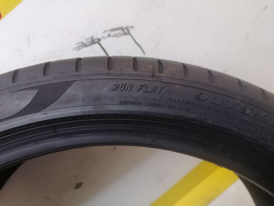 225/40/20  2*PIRELLI vara 94y  Runflat dot 3819. 4,50mm
