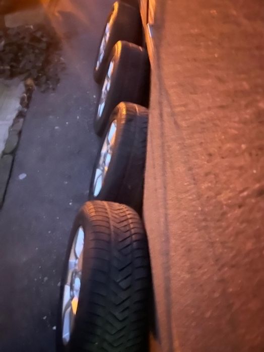 Set 4 jante cu cauciucuri iarna  Pirelli GLK 220 CDI  235/ 60 R17