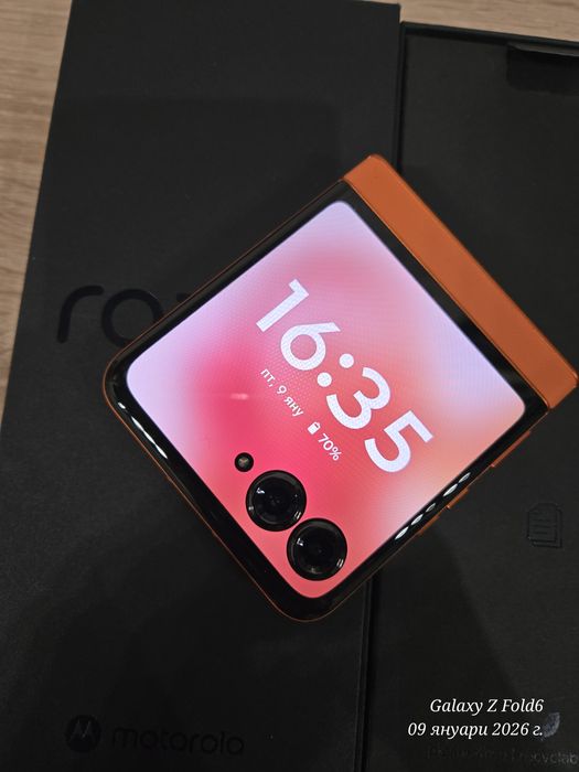 Motorola Razr 50  8/256gb чисто нов!