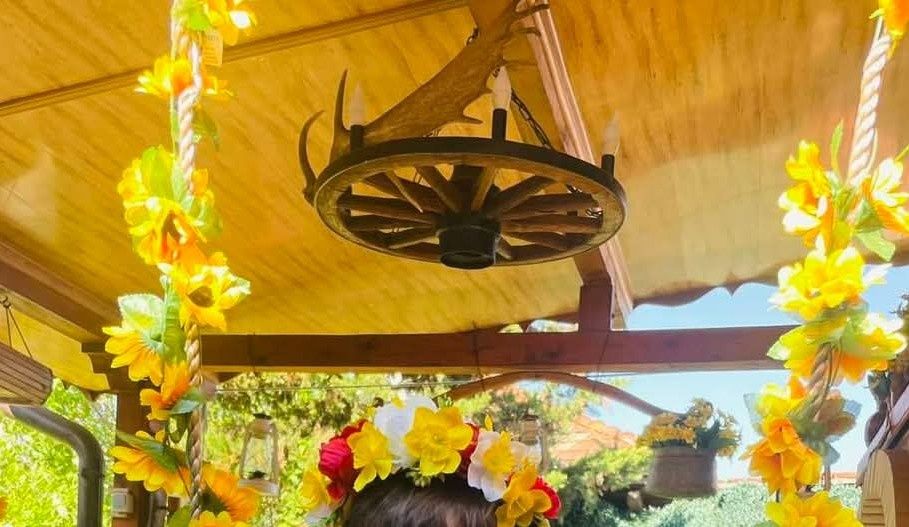 Полилеи, осветление от автентични колела от каруца с дървени чашки