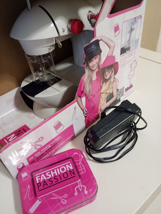 Работеща детска шевна машина с актуализирана цена - 40 лв.