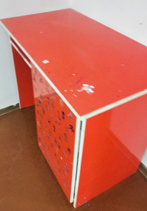 Детский стол в хорошем состоянии