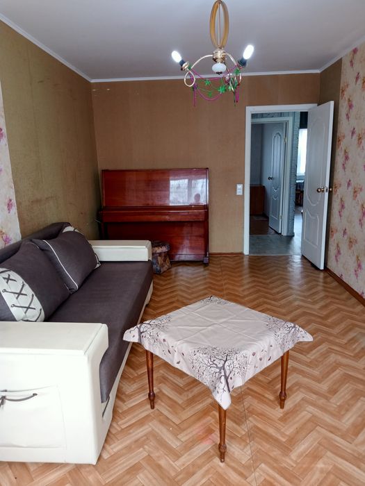 Сдаю - 2-х.ком.кв на 3мкр(Абая)