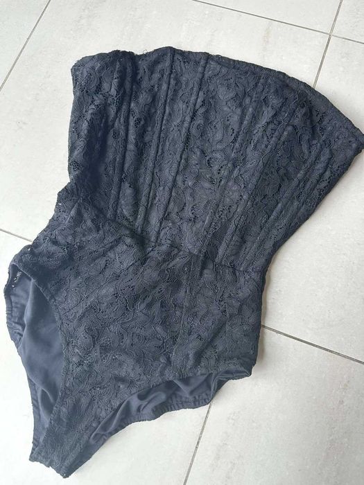 Karen Millen боди тип бюстие,корсет.Черна дантела/XS