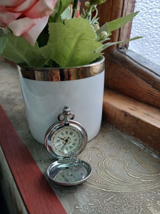 Eskicha dizayndagi soat