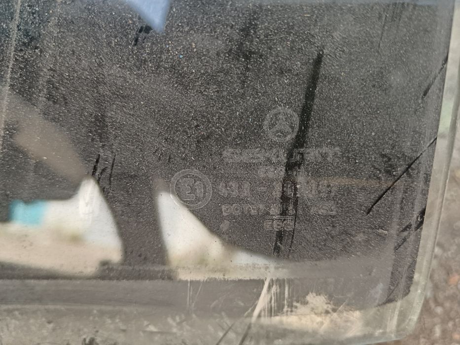 Стекло на мерседес 124