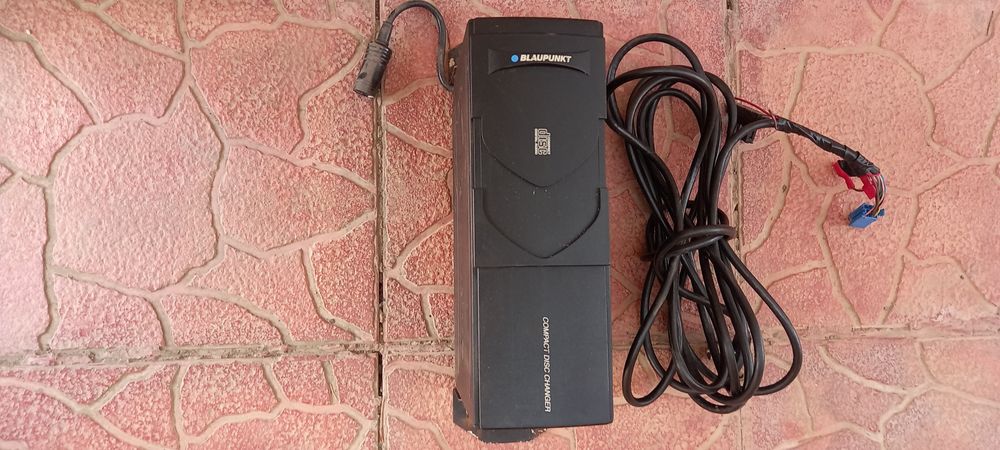 CD чейнджър BLUPUNKT и MP3 JVC