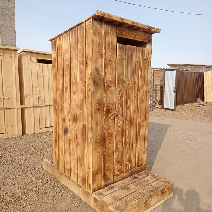 Туалет уличный деревянный