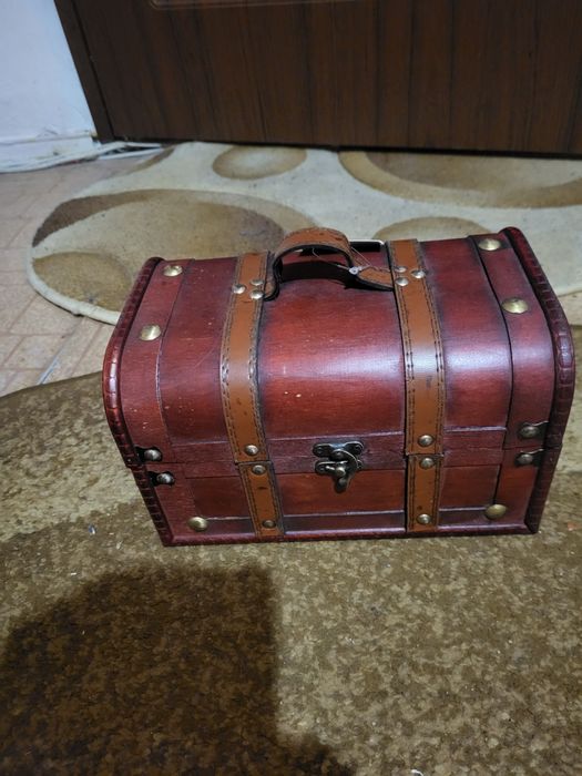 Vand doua cutii de bijuterii rustice noi