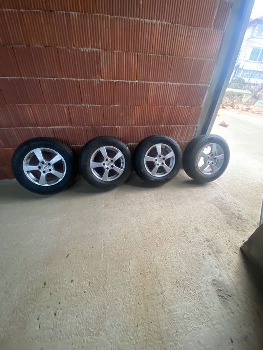 Алуминиеви джанти с гуми