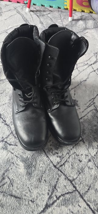 Черни кубинки от стария модел ! 44 номер