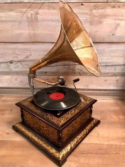 Продаётся Граммофон Патифон Ретро Антиквар Все работает как новый