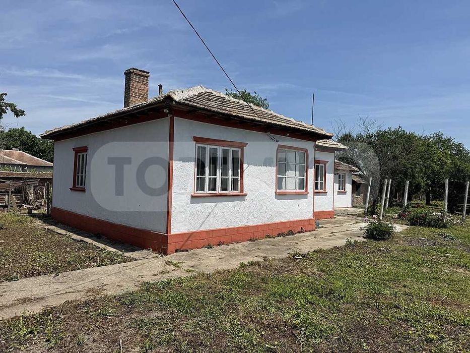 Реновирана едноетажна къща в село Спасово