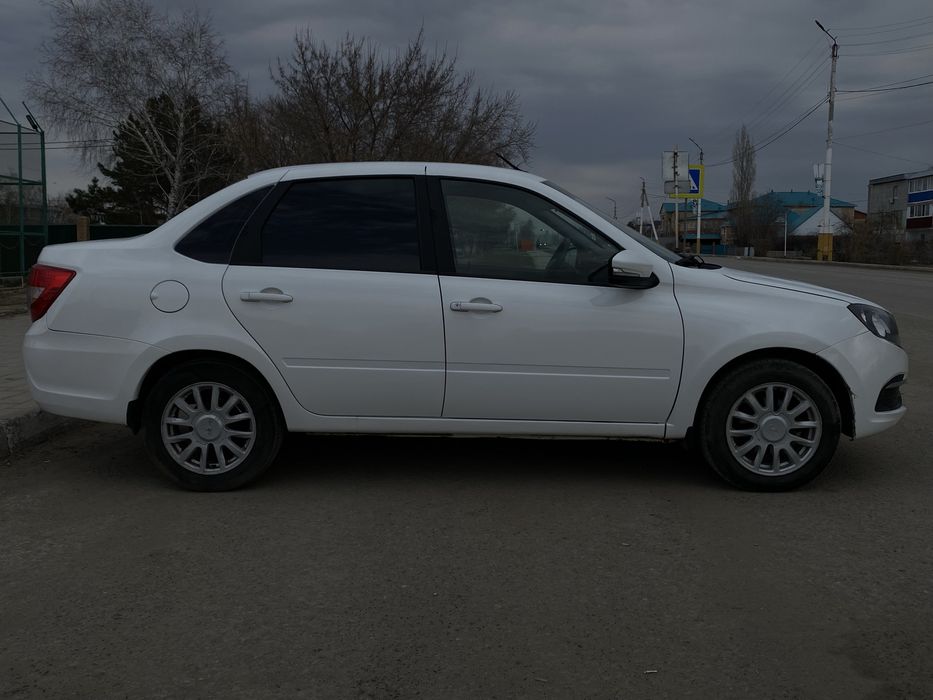 Срочно продам титанки с резиной на R15 любой ваз подходит