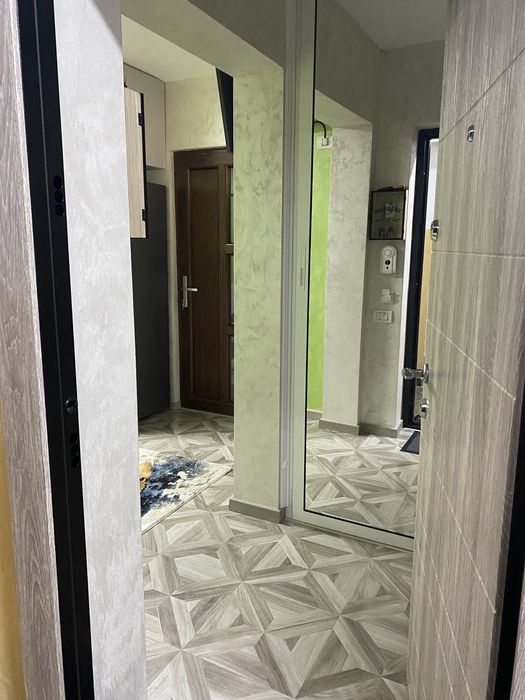 Vand apartament decomandat la parter