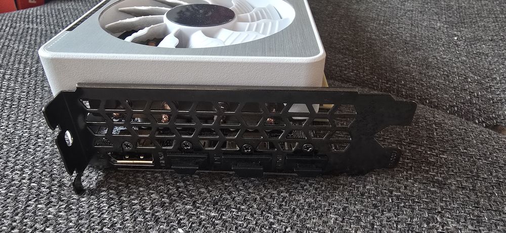 Placa video Nvidia Gigabyte Vision RTX 3070 OC 8Gb White impecabila Alba