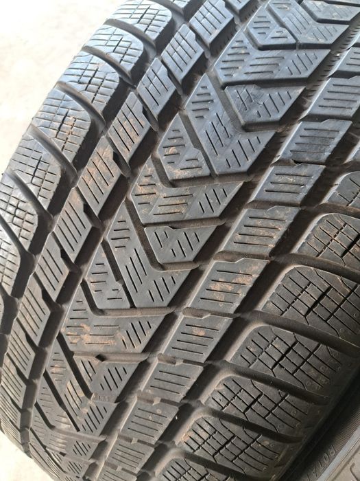 2 anvelope iarnă 295 35 r21 Pirelli