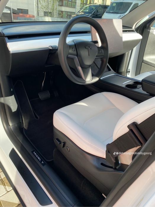 Detailing auto la domiciliu