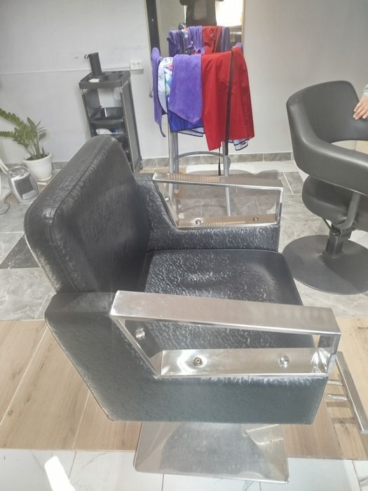 Кресла для парикмахерских
