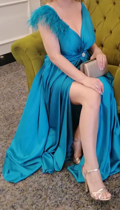 Rochie de ocazie cu pene de struț