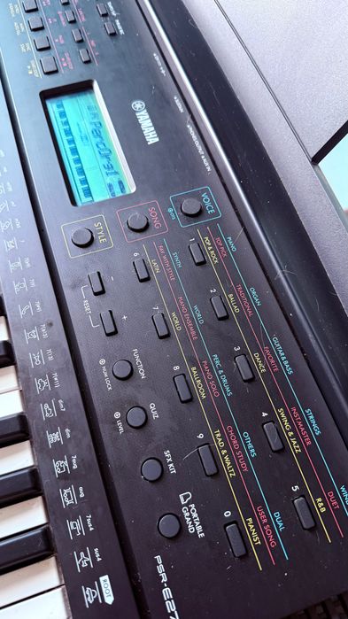 Синтезатор Yamaha PSR-E273 со стойкой