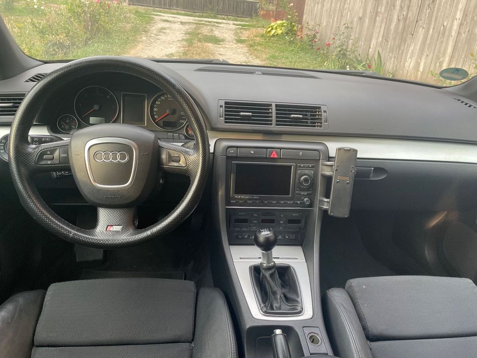 Audi A4 Vând Audi A4 B7 S-line int/ext foarte bine întreținută!