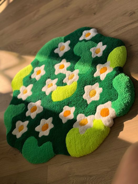 Ръчно изработен тафтингов килим с маргаритки – пухкав и цветен дизайн