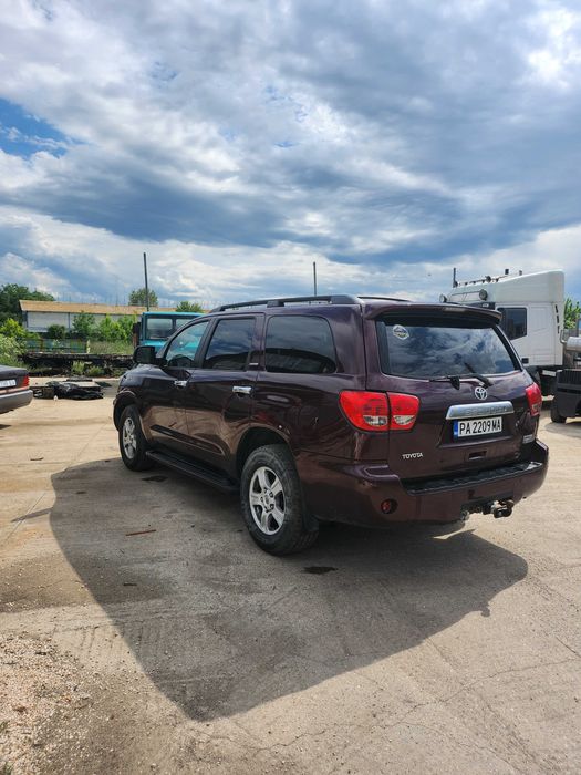 Toyota Sequoia 5.7 бензин