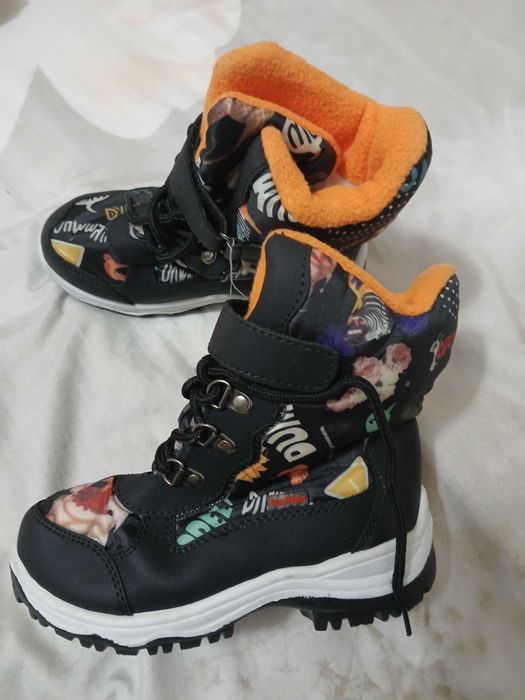 Vand ghete fete, marimea 30, 3 modele, pret 40 lei/pereche