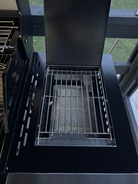 Grill  pe gaze inox