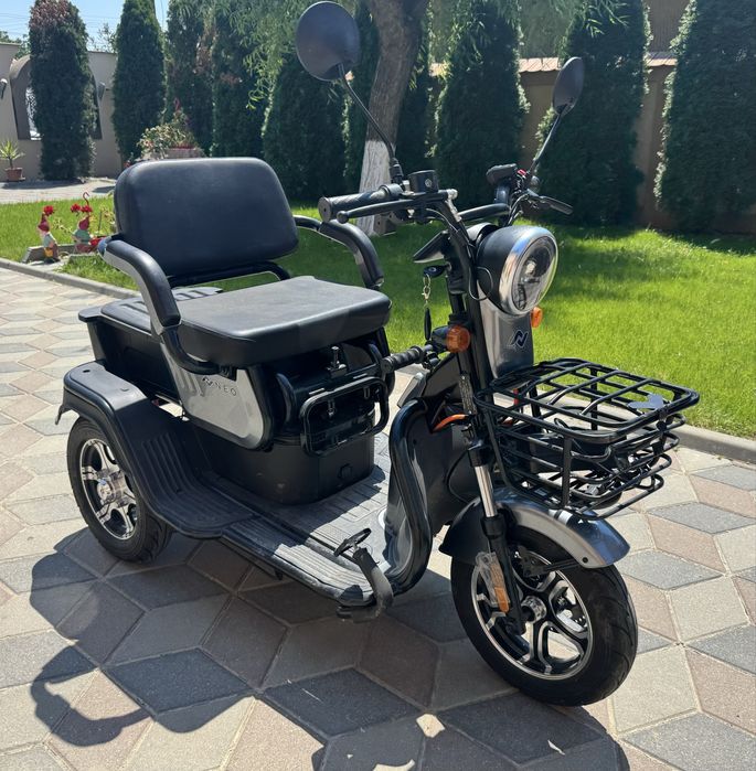 Vand triciclu electric!