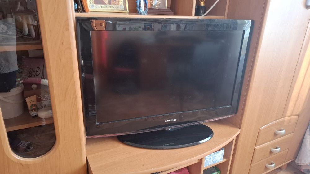 Телевизор Samsung продам диагональ 80 см