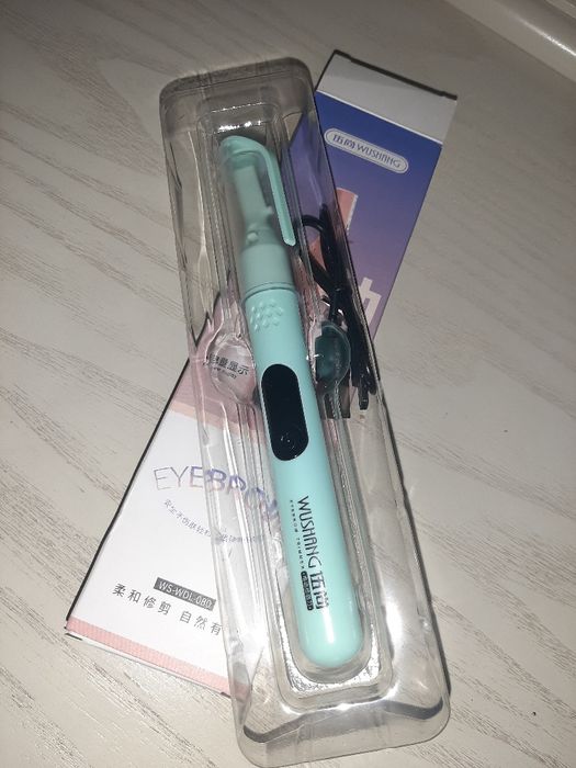 Chaqaloqlar, mayda tuklar va yo'l uchun mo'ljalangan kichik ustaraa