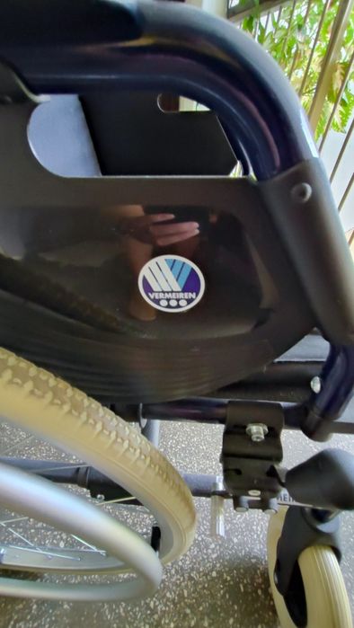 Fotoliu rulant pliabil, cu manevrare manuala, ca nou, impecabil