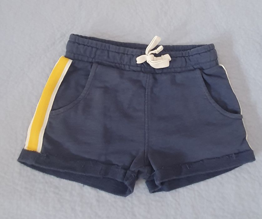 Lot tricouri/pantaloni scurti marimea 98/sandale mărimea 25