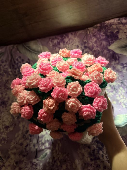 Трендовый вязаный букет плед