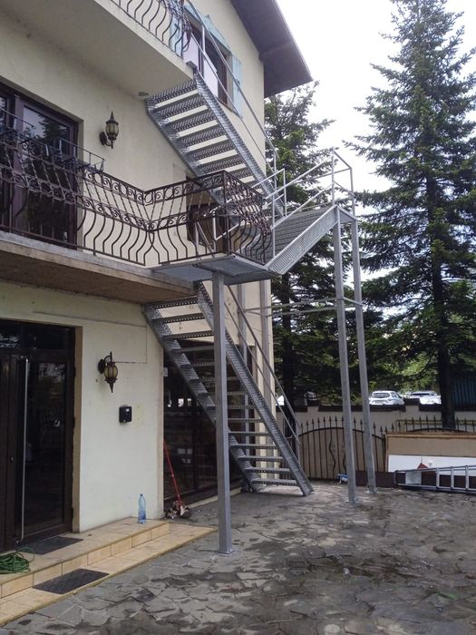 Facem scări zincate la comanda oferim montaj și transport toată țara
