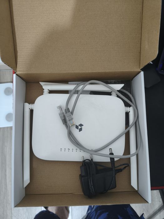 Роутер SNR-CPE ME2-Lite