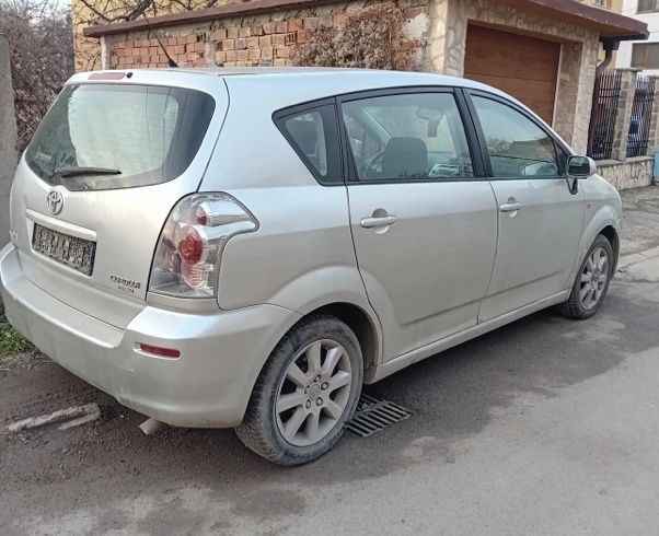 Toyota corolla verso 2.0 d4d 116 к с на части