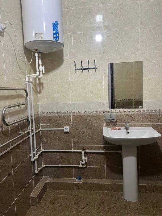 Ёшлар маркази олдида 2/5/5 квартира сотилади.