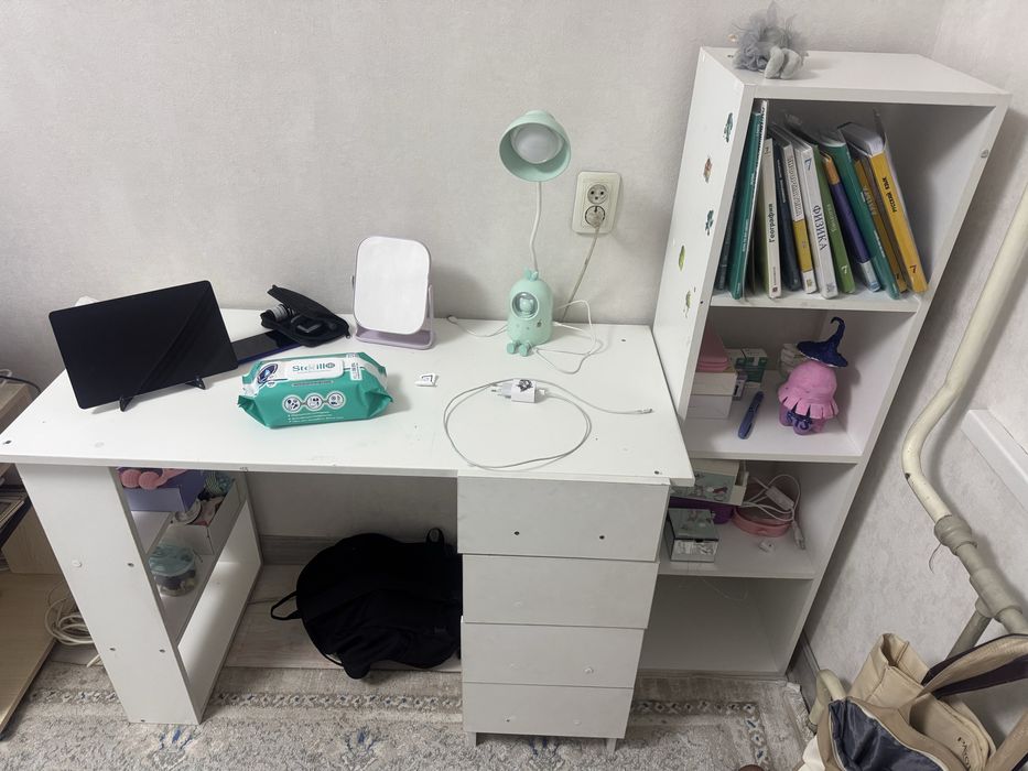 Продам стол со стеллажом