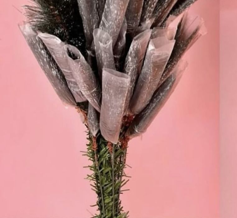 Новогодняя ёлка со снегом