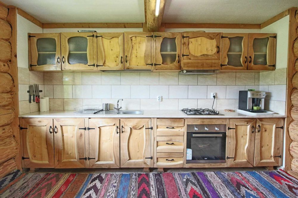 Inchiriez cabana de buștean la munte